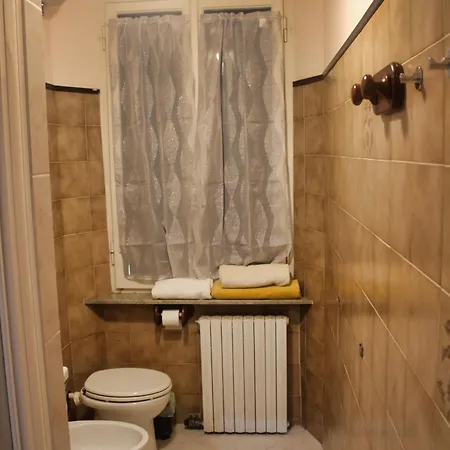 En Δωμάτια σε οικογενειακή κατοικία Pontedera
